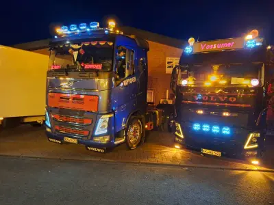 LKW-Freunde Niederrhein präsentieren einen beeindruckenden LKW auf der Veranstaltung wir waren dabei LKW-Freunde Niederrhein