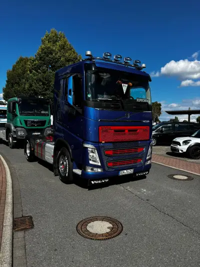 LKW-Freunde Niederrhein präsentieren eine beeindruckende Fahrzeugausstellung wir waren dabei LKW-Freunde Niederrhein